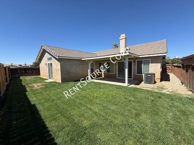Building Photo - 2240 Westpark Dr