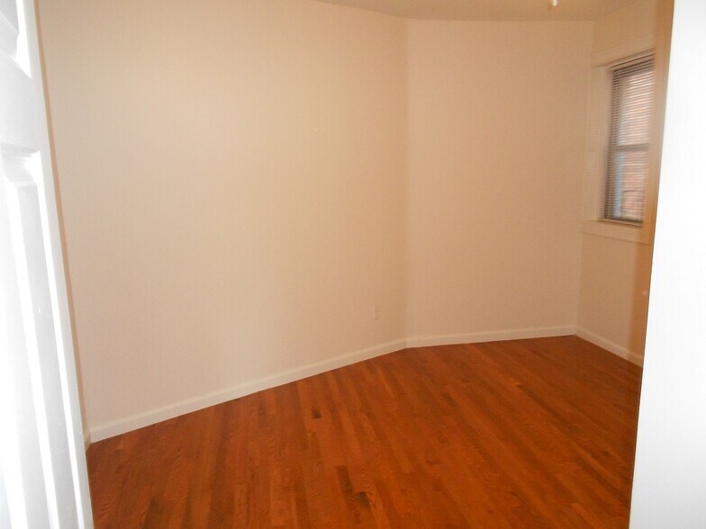 33-11 - 1 Haviland St