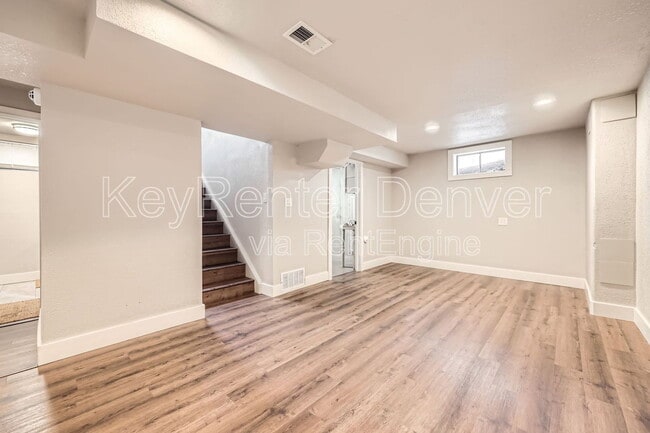 Building Photo - 10462 Carlile St