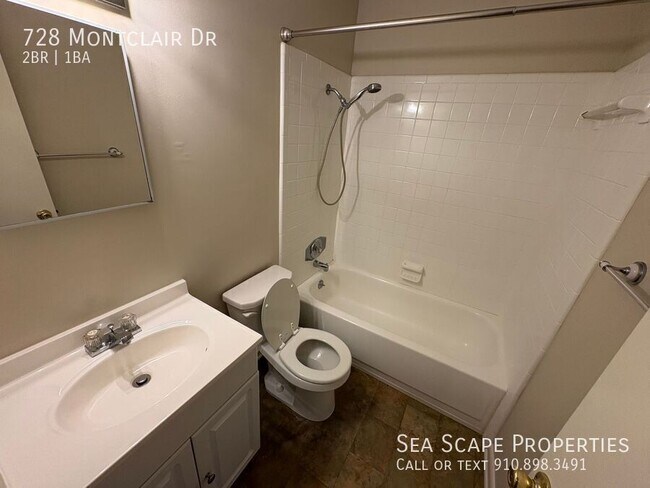Building Photo - 728 Montclair Dr