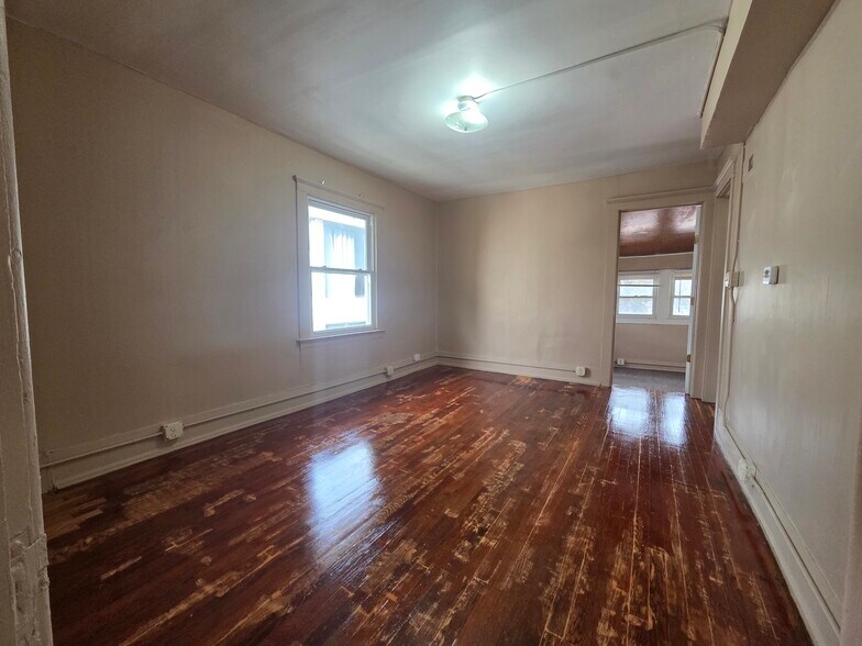 Building Photo - 414 Perrin St