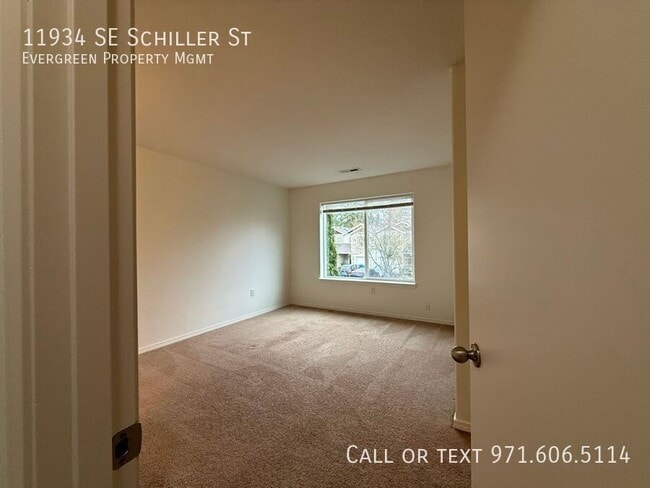 Building Photo - 11934 SE Schiller St
