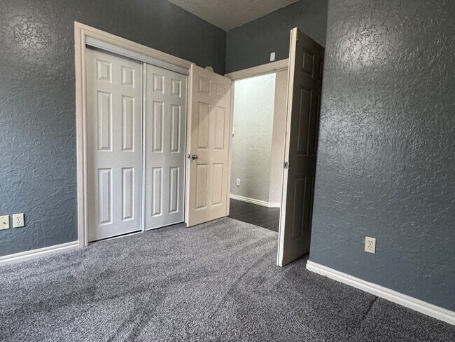 Building Photo - 4413 NW Wolfcreek Blvd