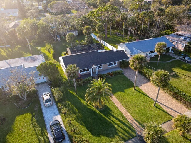 Building Photo - 762 S Beach St