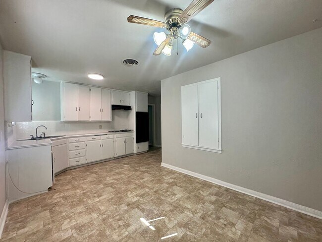 Building Photo - 2612 Alice Ave