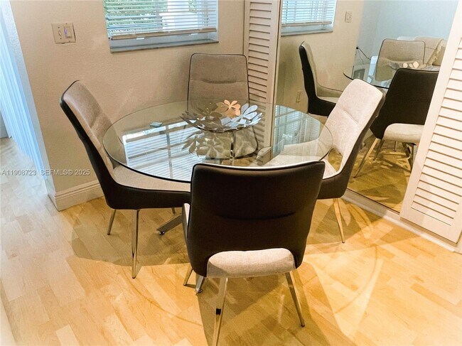 Building Photo - 3255 NE 184th St