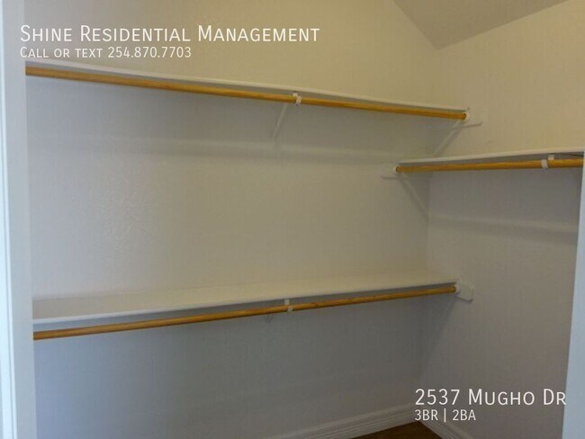 Building Photo - 2537 Mugho Dr