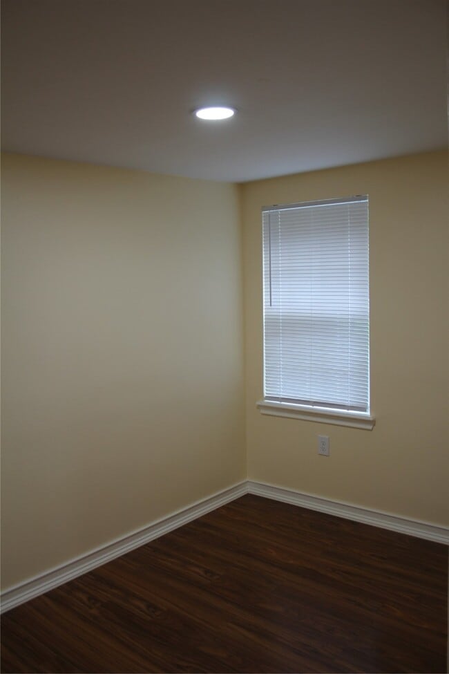 Building Photo - 7540 Ashburn St