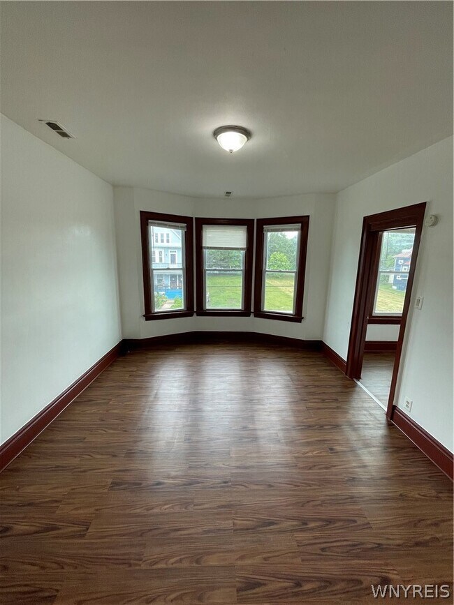 Building Photo - 298 Winslow Ave