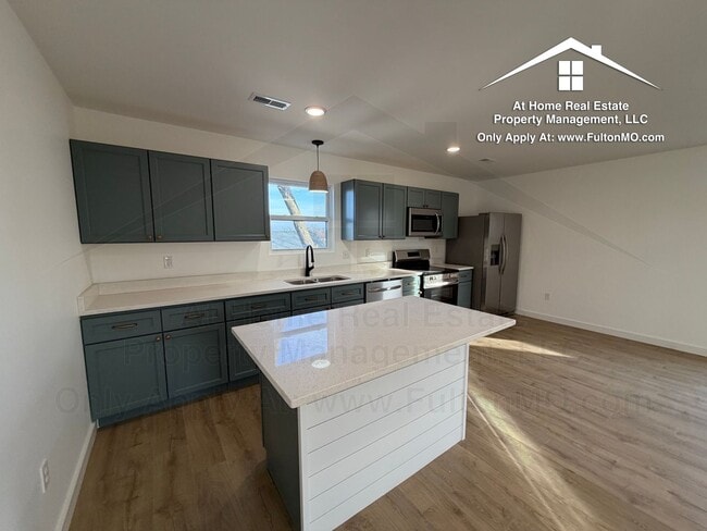 Building Photo - 508 E 8th St