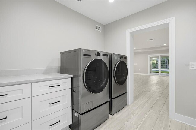 Building Photo - 845 Snell Isle Blvd NE