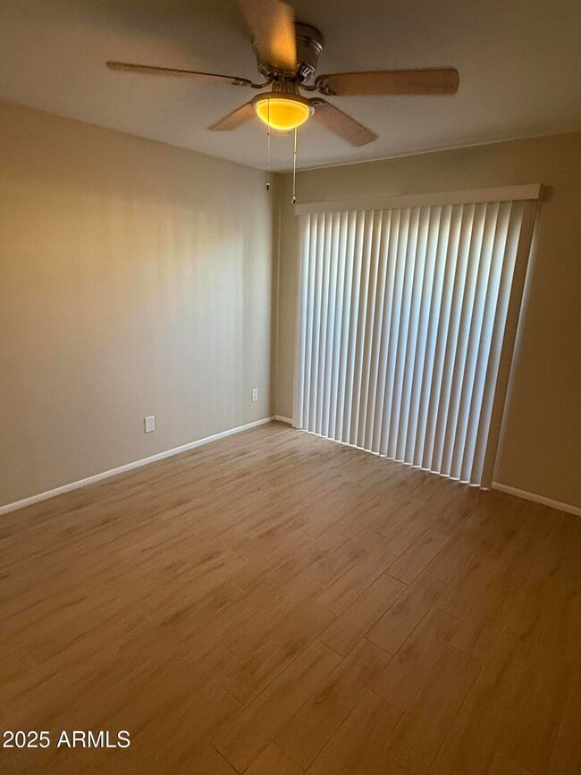 Building Photo - 850 S River Dr