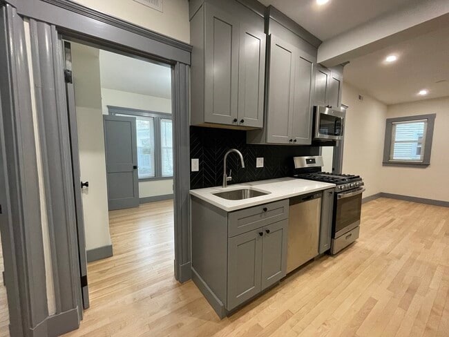 Building Photo - 41 Long Ave