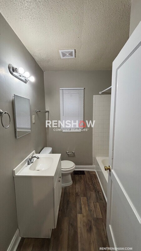 Building Photo - 3428 Vanuys Rd