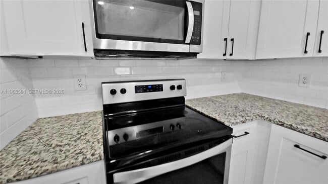 Building Photo - 315 NE 165th St