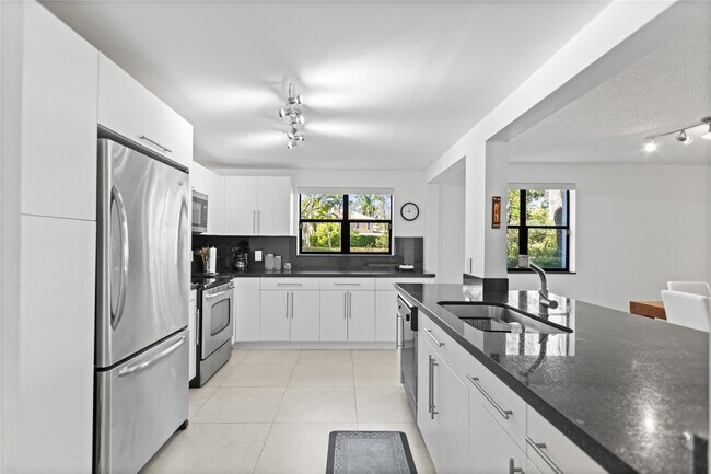 Building Photo - 16051 Blatt Blvd