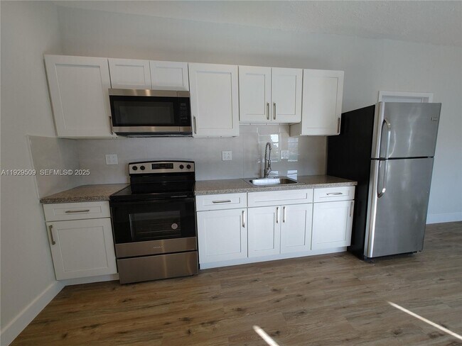 Building Photo - 1629 SW 6th St