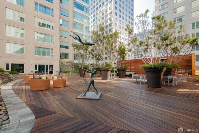 Building Photo - 1160 Mission St