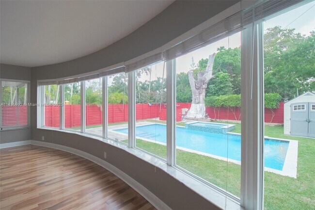 Building Photo - 3722 Royal Palm Ave