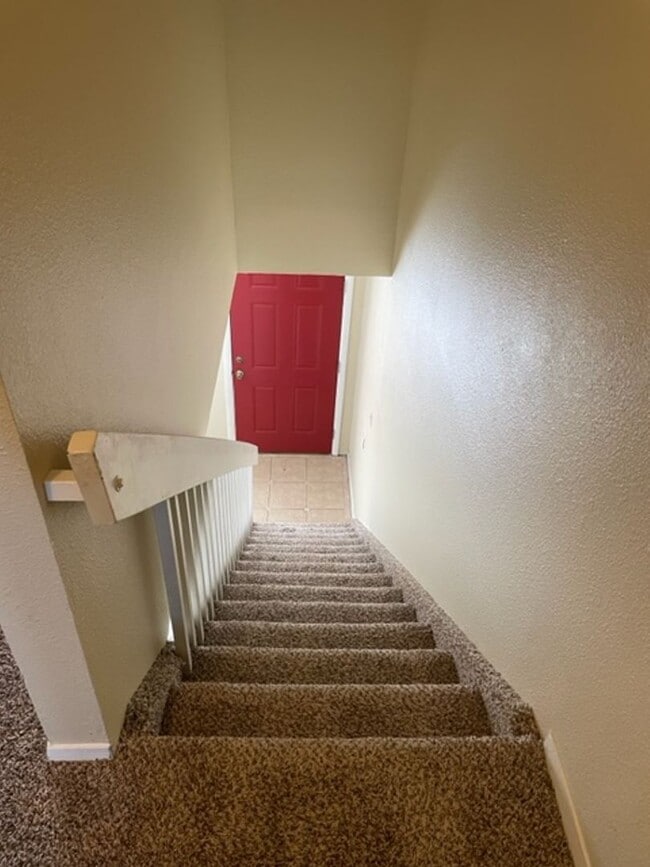 Building Photo - LA JOLLA 2BD TWO-STORY TOWNHOME CONVENIENT...