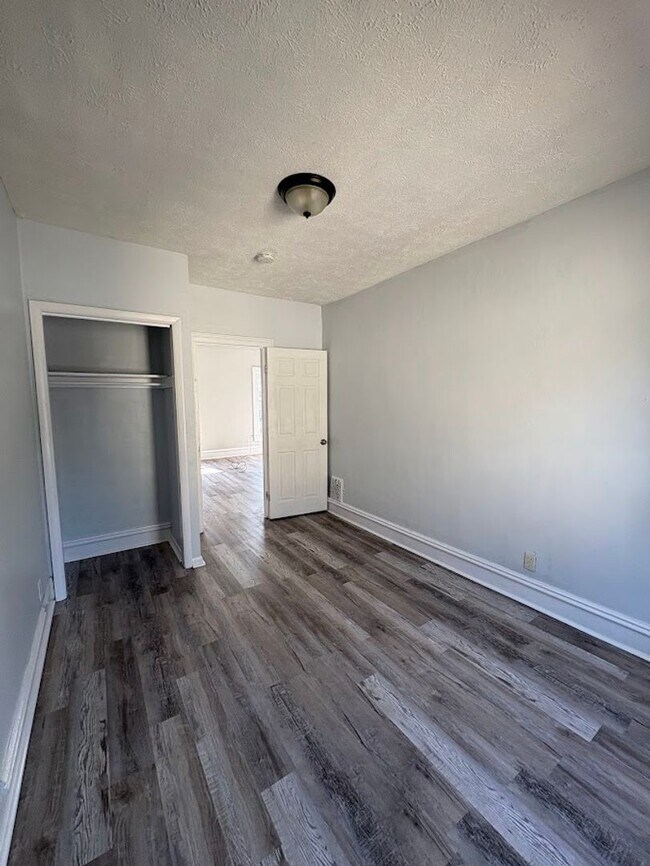 Building Photo - 656 Kling St