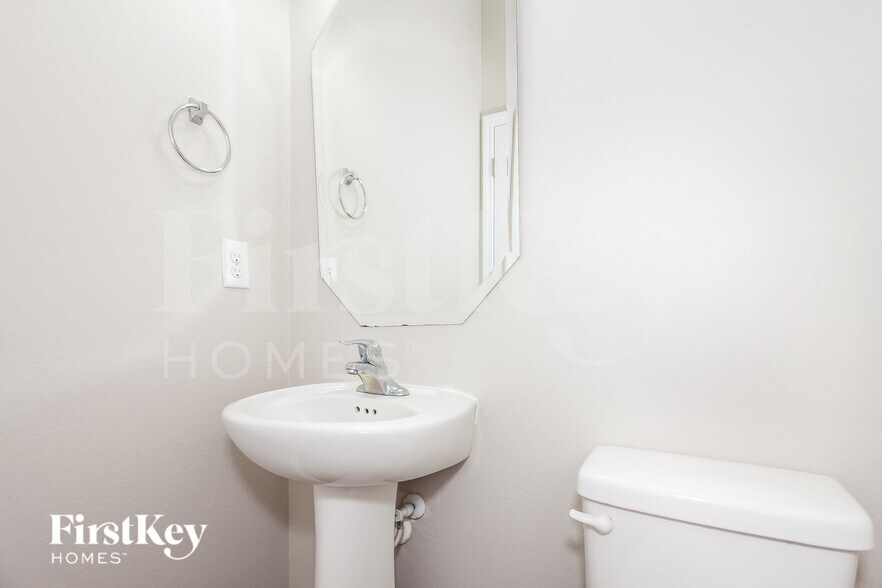 Building Photo - 2516 Meadow Crossing Dr