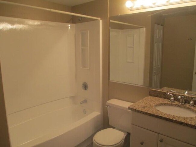 Building Photo - Luxury 2 bed