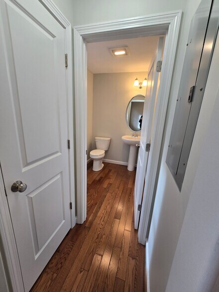 Half Bath - 4 Riesling Ter