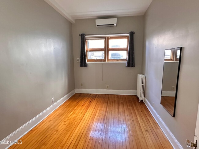 Building Photo - 15 2nd St