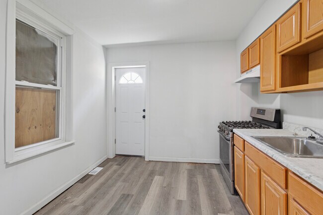 Building Photo - 2350 N Opal St