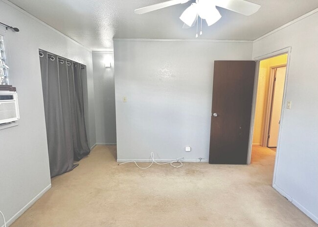 Building Photo - SPACIOUS TOWNHOUSE 2 BED/1.5 BATH/1 PRKG, ...