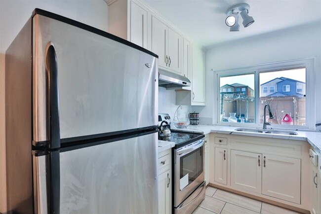 Building Photo - Lovely 3 Bedroom Townhome in Chula Vista!