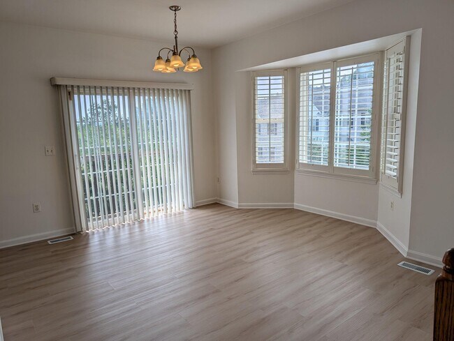 Building Photo - 17289 Vaughn Ln