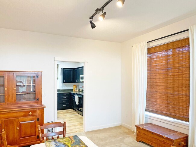 Building Photo - Beautiful Single Level Home in North Albany!