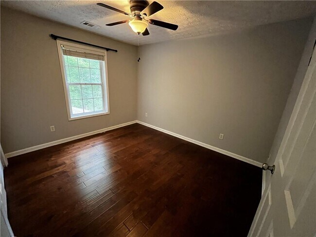 Building Photo - 2258 St Albans Pl