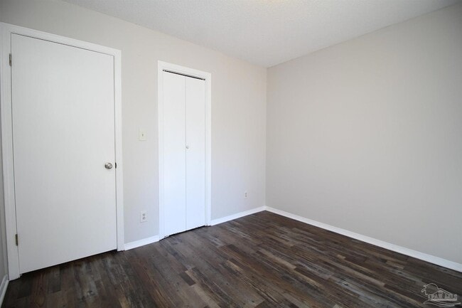 Building Photo - 7225 Dogwood Terrace Dr