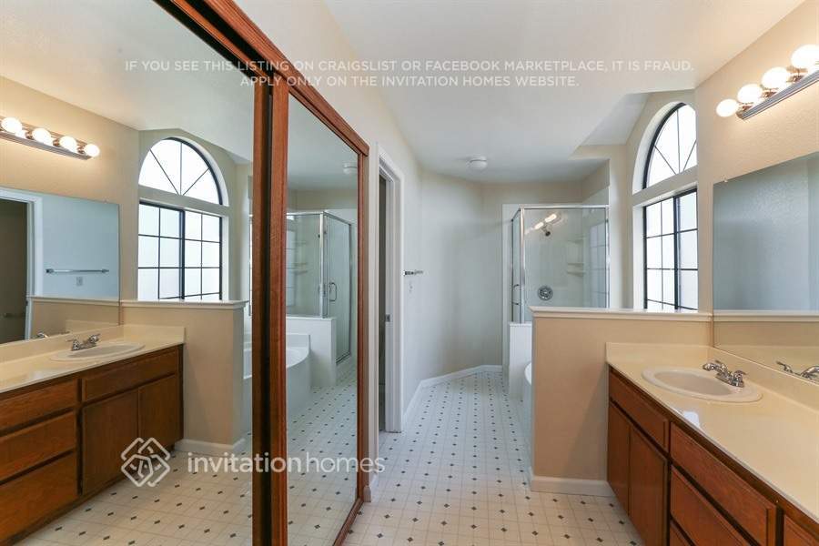 Building Photo - 3855 Rockford Dr