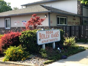 Building Photo - Holly Oaks Apartments