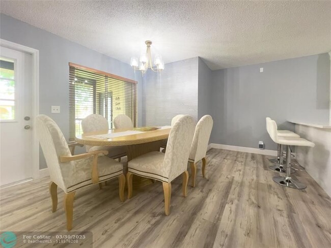 Building Photo - 340 Knotty Pine Cir