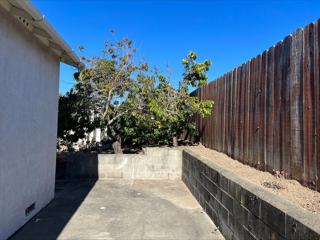 Building Photo - 1879 Pheasant Dr