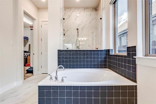 Building Photo - 212 Charbono St