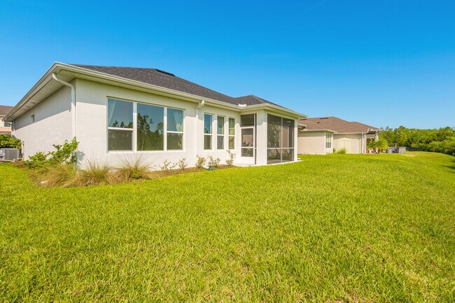 Building Photo - Luxurious 3-Bedroom Home Backing to a Natu...