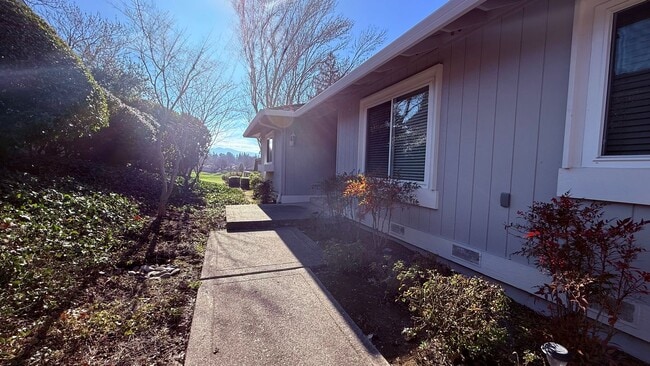 Building Photo - Gorgeous 2BD/2BA, Single-Story TH in Crow Canyon Country Club, Danville- Available NOW!