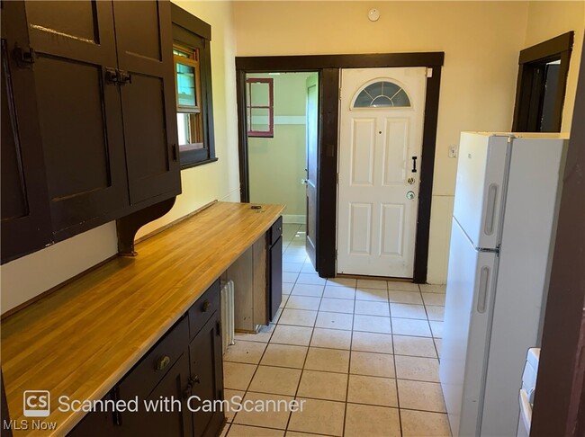 Building Photo - 280 Fairgreen Ave