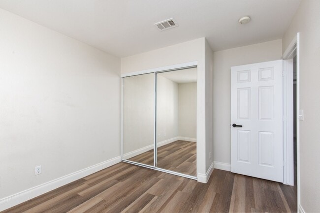 Building Photo - Recently renovated 4 br home in the Southwest