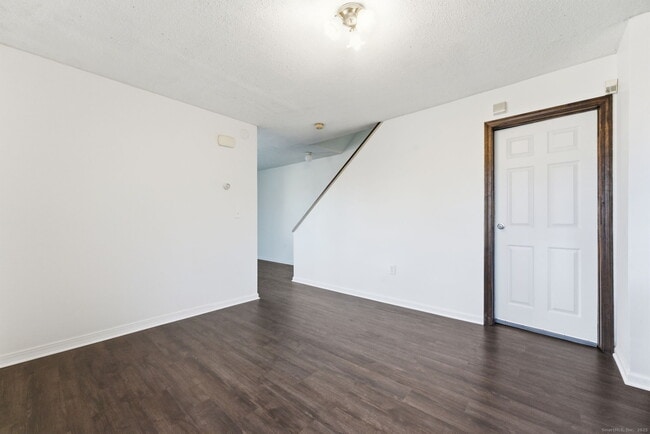 Building Photo - 33 Guilford St