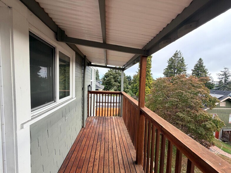 Private Balcony - 621 N Lawrence St