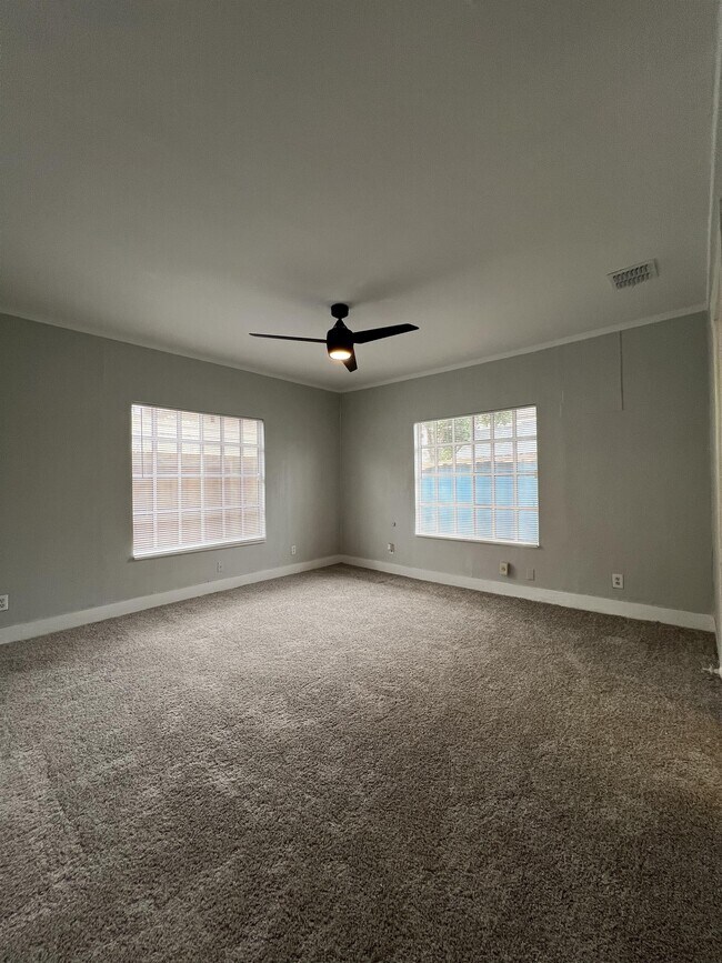 Building Photo - 126-126 Wiggins Pl