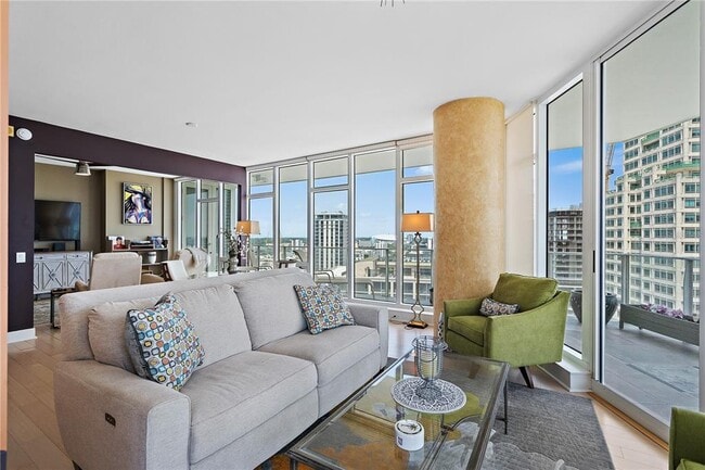 Building Photo - 175 1st St S