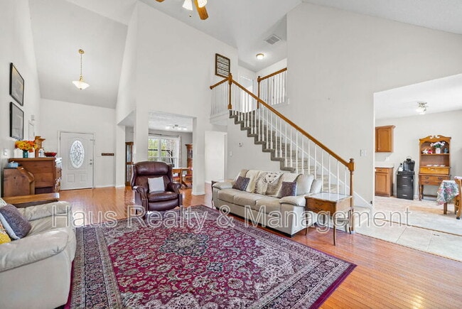 Building Photo - 674 Superior Ln